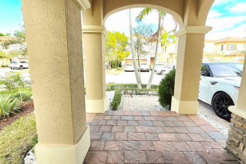 House in Doral, Florida 5 bedrooms, 277.96 sq.m. № 2002817 - photo 7