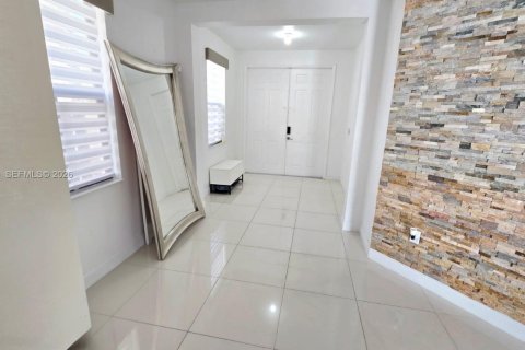House in Doral, Florida 5 bedrooms, 277.96 sq.m. № 2002817 - photo 23