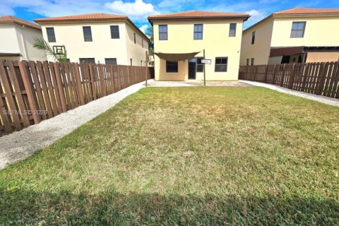 House in Doral, Florida 5 bedrooms, 277.96 sq.m. № 2002817 - photo 14