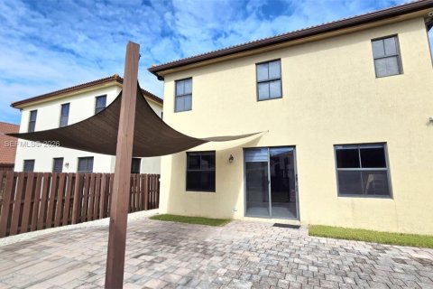 House in Doral, Florida 5 bedrooms, 277.96 sq.m. № 2002817 - photo 20