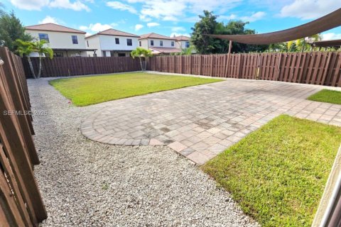 House in Doral, Florida 5 bedrooms, 277.96 sq.m. № 2002817 - photo 11