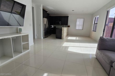 House in Doral, Florida 5 bedrooms, 277.96 sq.m. № 2002817 - photo 30