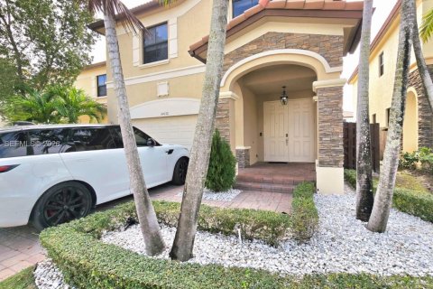 House in Doral, Florida 5 bedrooms, 277.96 sq.m. № 2002817 - photo 6