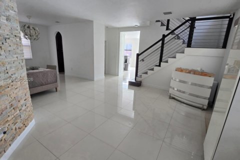 House in Doral, Florida 5 bedrooms, 277.96 sq.m. № 2002817 - photo 25