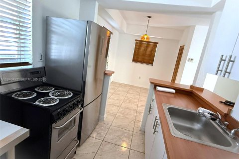 Copropriété à louer à Miami Beach, Floride: 1 chambre, 54.72 m2 № 1998298 - photo 2