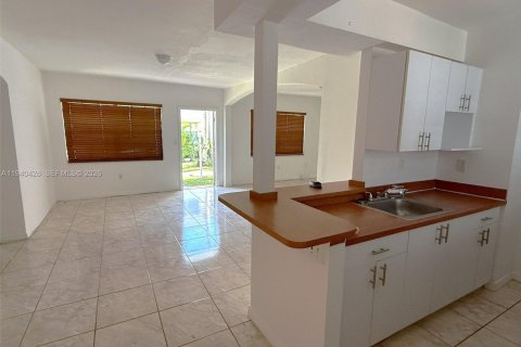 Copropriété à louer à Miami Beach, Floride: 1 chambre, 54.72 m2 № 1998298 - photo 3