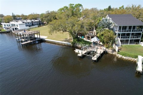House in Tampa, Florida 3 bedrooms, 299.61 sq.m. № 1548192 - photo 4