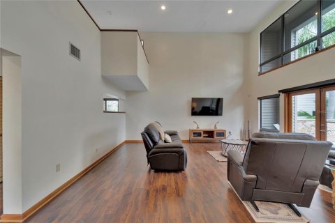 House in Tampa, Florida 3 bedrooms, 299.61 sq.m. № 1548192 - photo 29