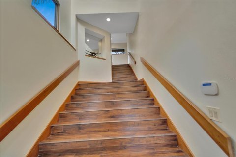 House in Tampa, Florida 3 bedrooms, 299.61 sq.m. № 1548192 - photo 15
