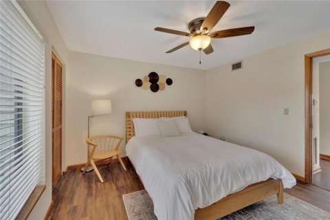 House in Tampa, Florida 3 bedrooms, 299.61 sq.m. № 1548192 - photo 21