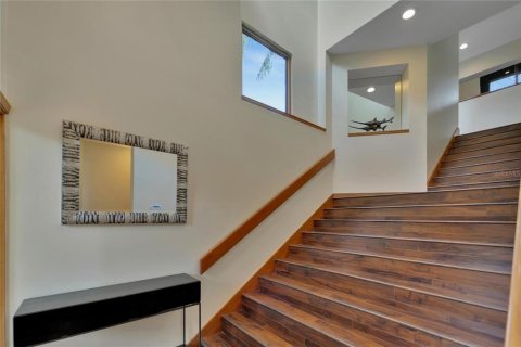 House in Tampa, Florida 3 bedrooms, 299.61 sq.m. № 1548192 - photo 14
