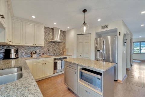 House in Tampa, Florida 3 bedrooms, 299.61 sq.m. № 1548192 - photo 23