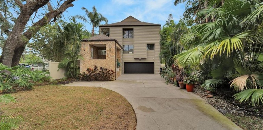 House in Tampa, Florida 3 bedrooms, 299.61 sq.m. № 1548192