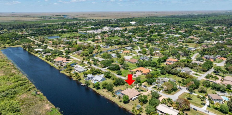 Casa en Pembroke Pines, Florida 5 dormitorios, 304.16 m2 № 1136599