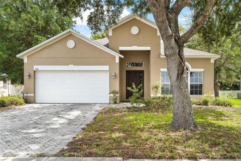 Villa ou maison à Eustis, Floride 4 chambres, 181.35 m2 № 2150647