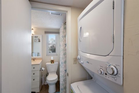 Condominio en venta en Bradenton Beach, Florida, 1 dormitorio, 54.81 m2 № 2202514 - foto 16
