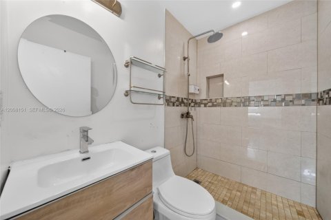 House in Miami, Florida 4 bedrooms, 183.39 sq.m. № 2073840 - photo 22