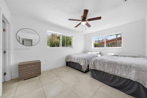 House in Miami, Florida 4 bedrooms, 183.39 sq.m. № 2073840 - photo 21