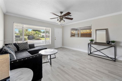 House in Oakland Park, Florida 2 bedrooms, 105.91 sq.m. № 2002388 - photo 7