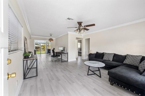 House in Oakland Park, Florida 2 bedrooms, 105.91 sq.m. № 2002388 - photo 8