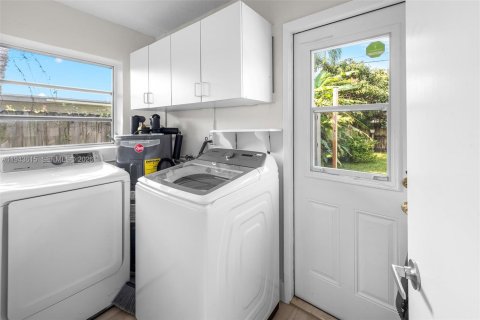 House in Oakland Park, Florida 2 bedrooms, 105.91 sq.m. № 2002388 - photo 16