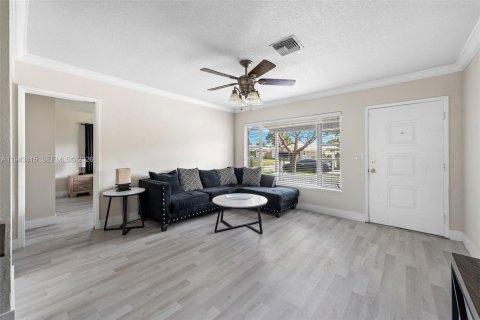 House in Oakland Park, Florida 2 bedrooms, 105.91 sq.m. № 2002388 - photo 5