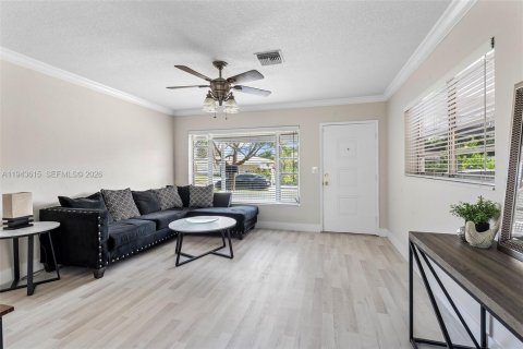 House in Oakland Park, Florida 2 bedrooms, 105.91 sq.m. № 2002388 - photo 6