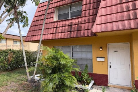 Townhouse in Lauderhill, Florida 2 bedrooms, 94.76 sq.m. № 1982160 - photo 3