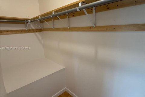 Townhouse in Lauderhill, Florida 2 bedrooms, 94.76 sq.m. № 1982160 - photo 13