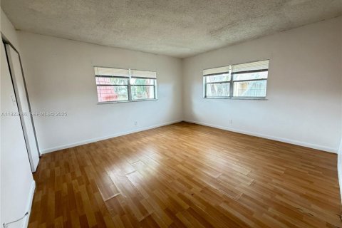 Townhouse in Lauderhill, Florida 2 bedrooms, 94.76 sq.m. № 1982160 - photo 10