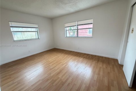 Townhouse in Lauderhill, Florida 2 bedrooms, 94.76 sq.m. № 1982160 - photo 9