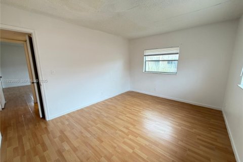 Townhouse in Lauderhill, Florida 2 bedrooms, 94.76 sq.m. № 1982160 - photo 14