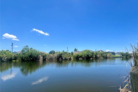 Terreno en venta en Cape Coral, Florida № 1771201 - foto 2