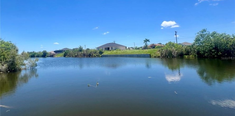 Terreno en Cape Coral, Florida № 1771201