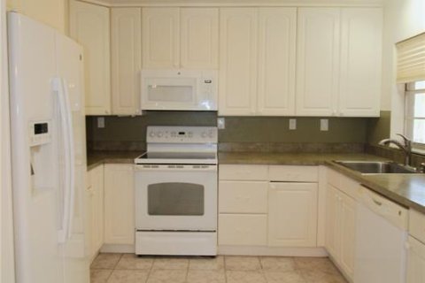 Снять в аренду виллу или дом в Сарасота, Флорида 1 комната, 107.02м2, № 1643287 - фото 2