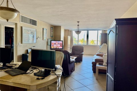 Купить кондоминиум в Майами-Бич, Флорида 1 спальня, 87.51м2, № 2044188 - фото 11