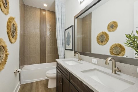Casa en venta en Brandon, Florida, 5 dormitorios, 362.23 m2 № 1746553 - foto 23
