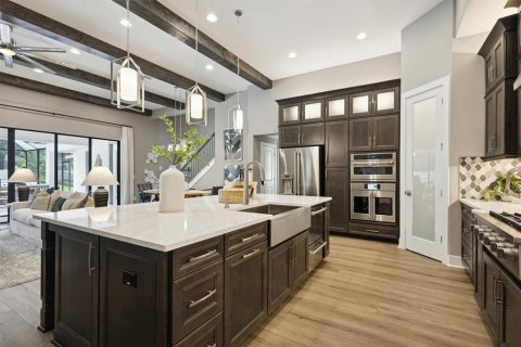 Casa en venta en Brandon, Florida, 5 dormitorios, 362.23 m2 № 1746553 - foto 3