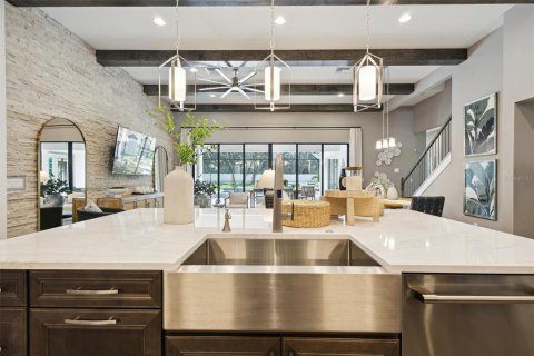 Casa en venta en Brandon, Florida, 5 dormitorios, 362.23 m2 № 1746553 - foto 5