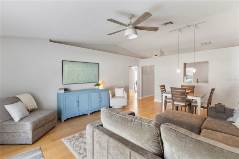 House in Oviedo, Florida 3 bedrooms, 117.43 sq.m. № 1835473 - photo 6