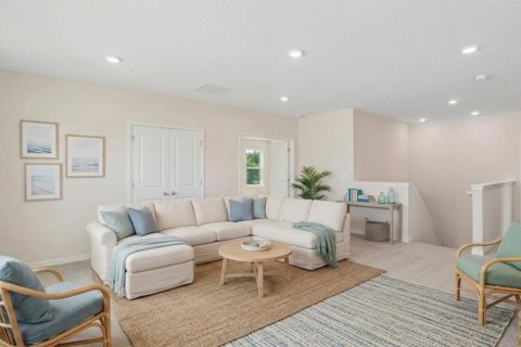 House in Dade City, Florida 4 bedrooms, 307.79 sq.m. № 2409907 - photo 9