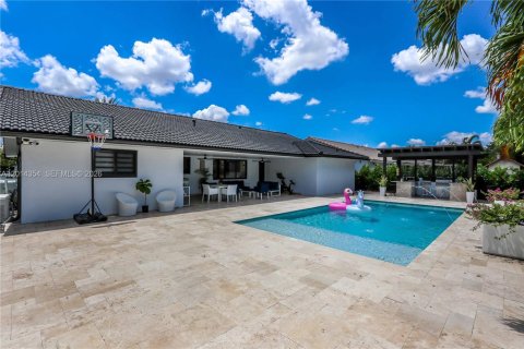 Villa ou maison à vendre à Miami, Floride: 4 chambres, 195.19 m2 № 2076418 - photo 13