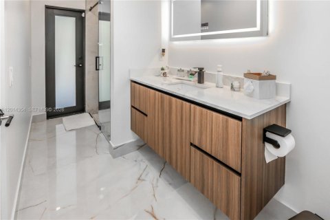Villa ou maison à vendre à Miami, Floride: 4 chambres, 195.19 m2 № 2076418 - photo 27