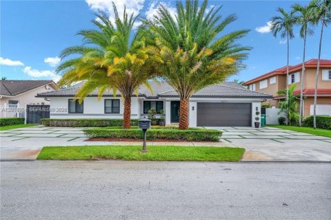 Villa ou maison à Miami, Floride 4 chambres, 195.19 m2 № 2076418