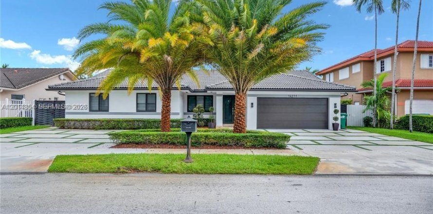 Villa ou maison à Miami, Floride 4 chambres, 195.19 m2 № 2076418