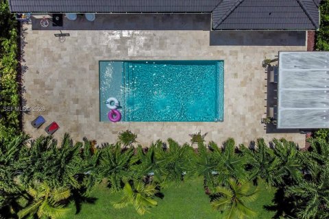 Villa ou maison à vendre à Miami, Floride: 4 chambres, 195.19 m2 № 2076418 - photo 8