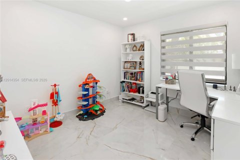 Villa ou maison à vendre à Miami, Floride: 4 chambres, 195.19 m2 № 2076418 - photo 26