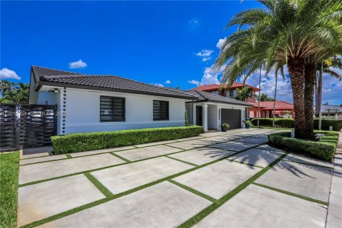 Villa ou maison à vendre à Miami, Floride: 4 chambres, 195.19 m2 № 2076418 - photo 4
