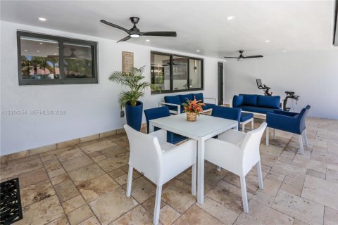 Villa ou maison à vendre à Miami, Floride: 4 chambres, 195.19 m2 № 2076418 - photo 10