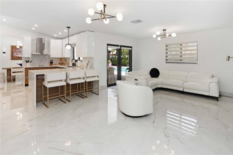Villa ou maison à vendre à Miami, Floride: 4 chambres, 195.19 m2 № 2076418 - photo 19